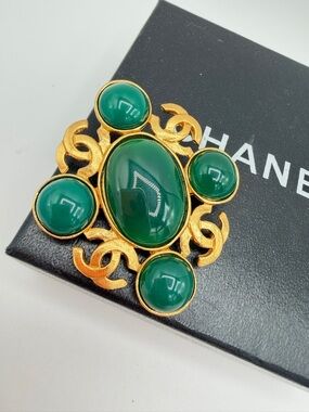 Chanel Green Vintage Authentic Gripoix Gold-Tone CC Brooch
